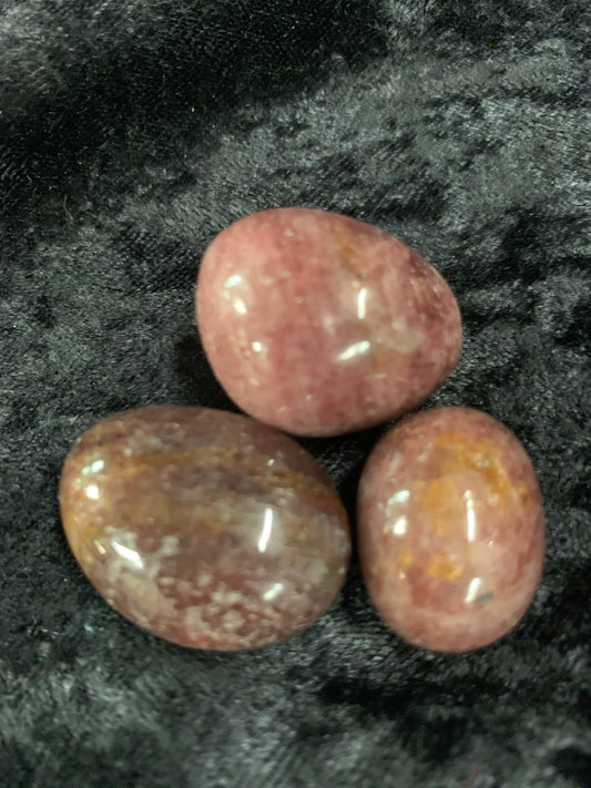 Strawberry quartz tumble