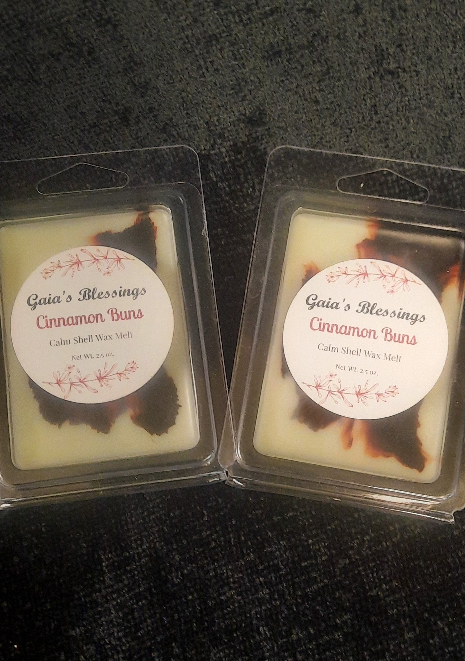 2.5 oz clam shell wax melt with the fragrance of cinnamon buns.  Let your favorite scent of cinnamon overtake you.